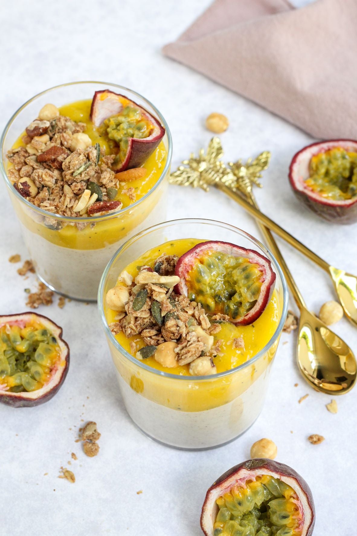 Buchweizen-Porridge mit Mango-Passionsfrucht-Creme